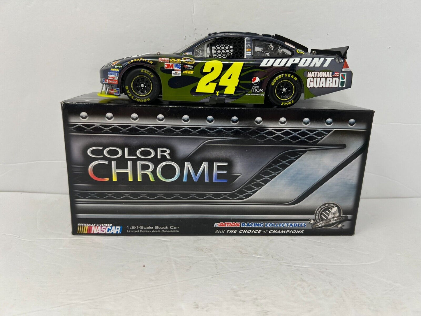 Lionel Nascar #24 Jeff Gordon National Guard Special Forces Chrome 1:24 Diecast