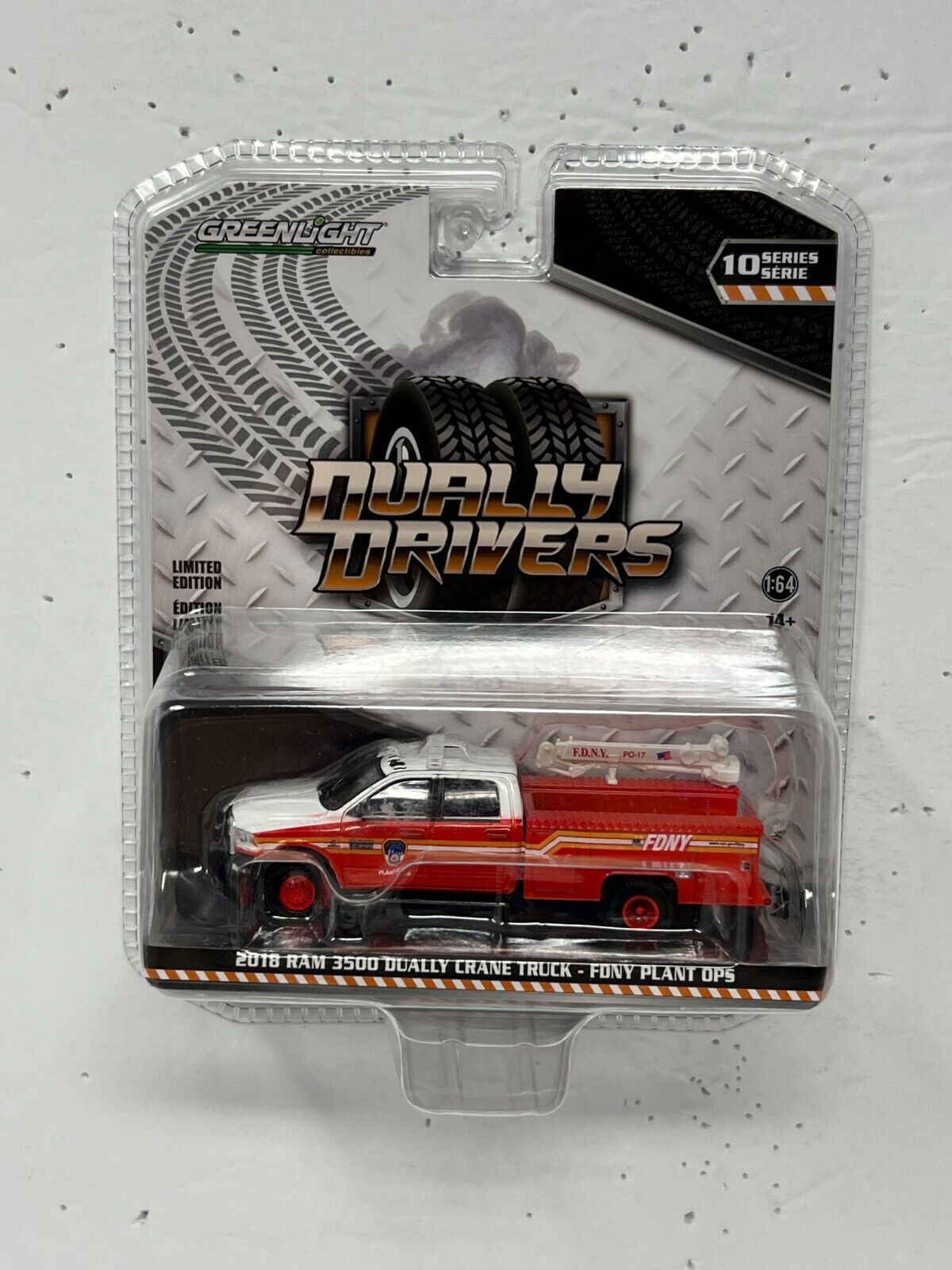 Greenlight Dually Drivers 2018 Ram 3500 Dually Crane Truck 1:64 Diecast