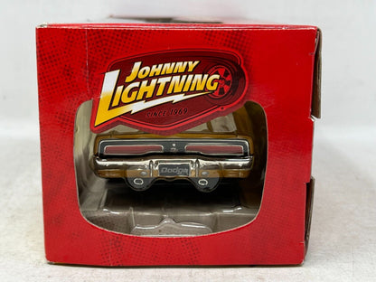 Johnny Lightning 1969 Dodge Charger R/T 1:24 Diecast