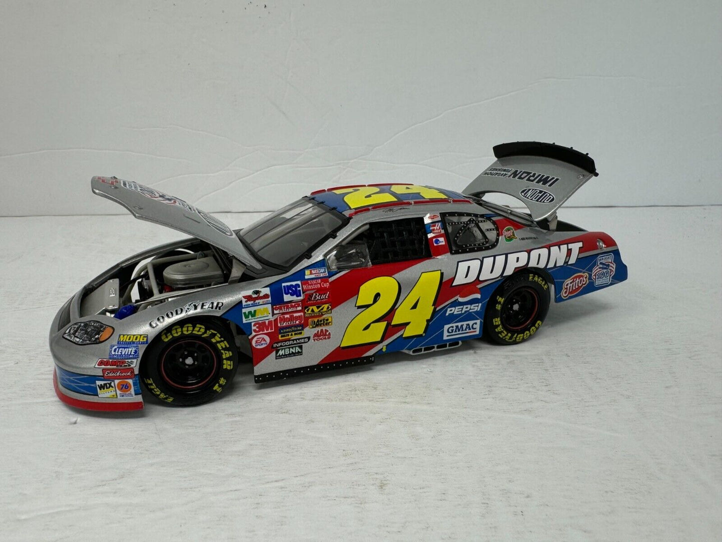 Action Nascar #24 Jeff Gordon DuPont Wright Brothers 2003 Chevy 1:24 Diecast