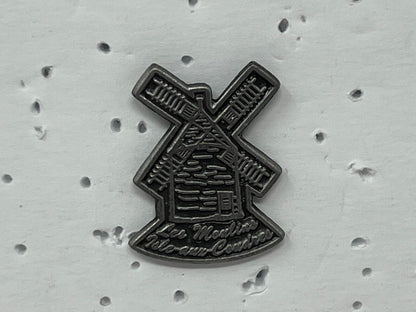Les Moulins de l'Isle-Aux-Coudres Attractions Lapel Pin P2