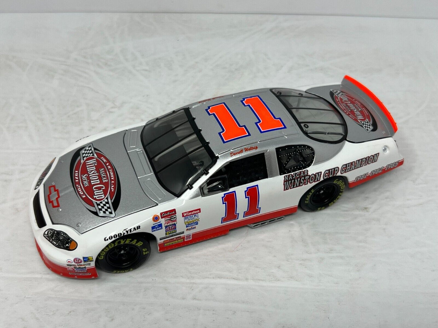 Action Nascar Darrell Waltrip Victory Lap 3x Champion GM Dealers 1:24 Diecast