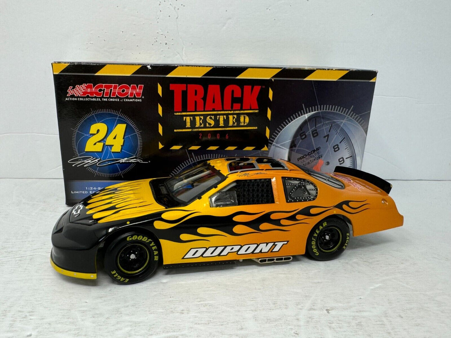 Action Nascar RCCA #24 Jeff Gordon DuPont Track Tested Monte Carlo 1:24 Diecast