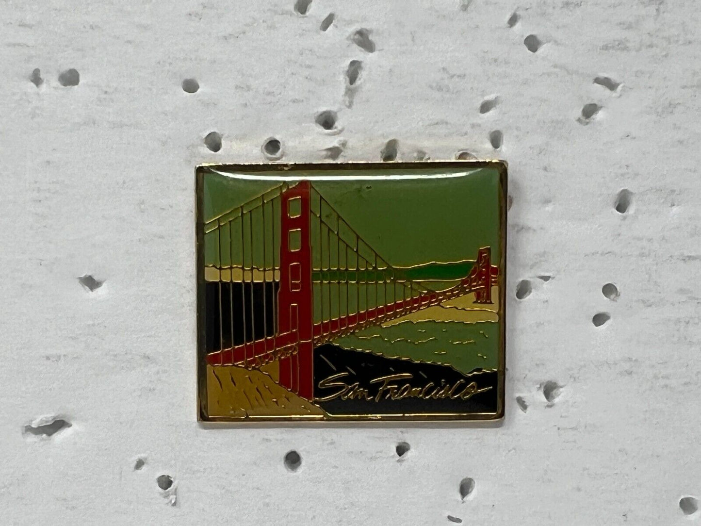 San Francisco Golden Gate Bridge Souvenir Cities & States Lapel Pin CPS1