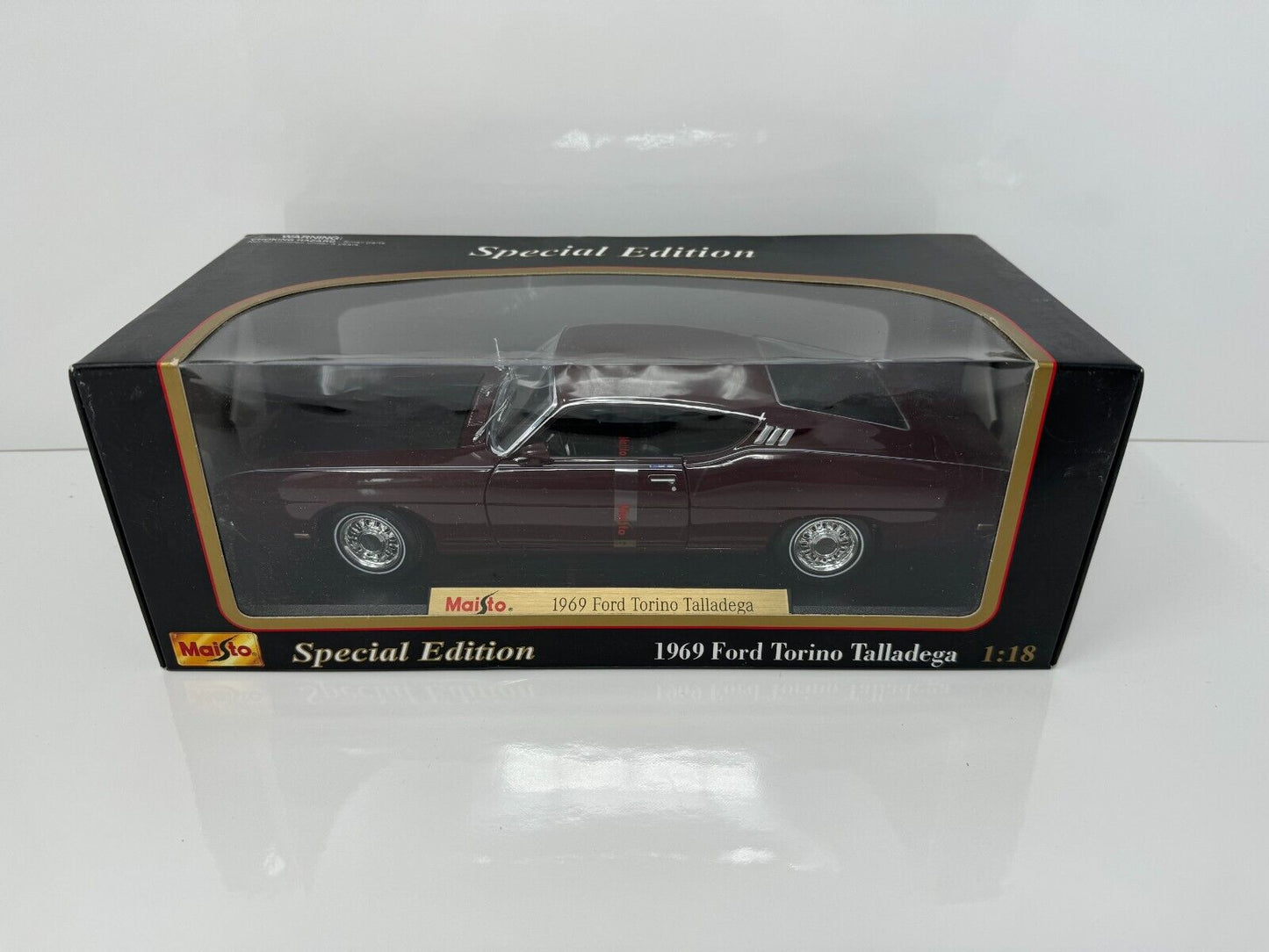 Maisto 1969 Ford Torino Talladega Special Edition 1:18 Diecast