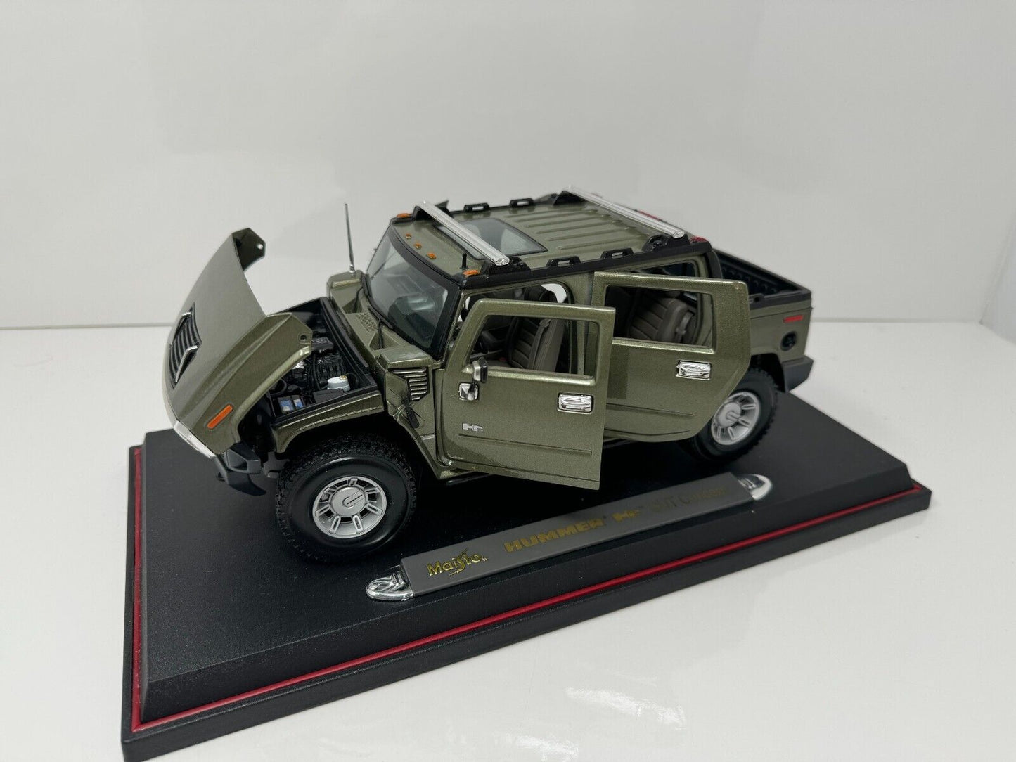 Maisto Hummer H2 SUT Concept Premiere Edition 1:18 Diecast