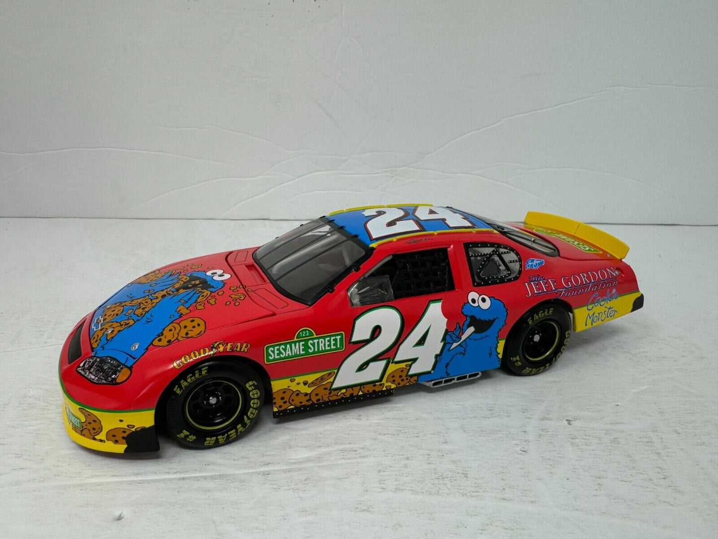 Action Nascar #24 Jeff Gordon Foundation Sesame Street 2003 Chevy 1:24 Diecast