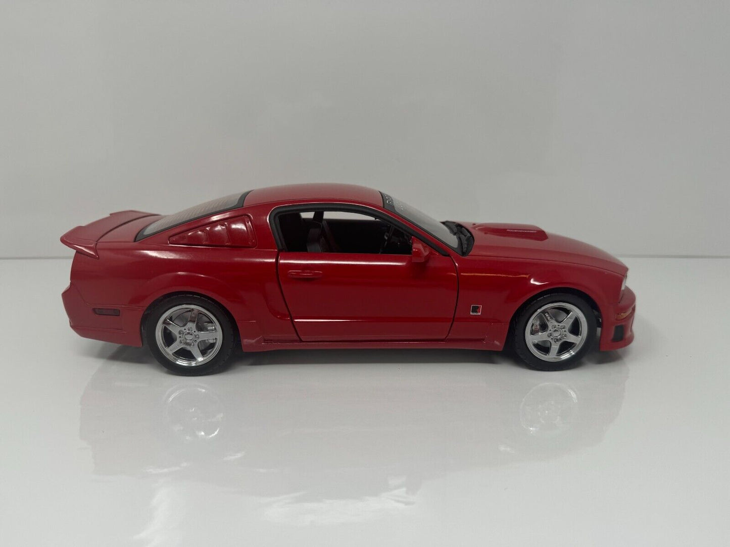 Team Caliber Roush Performance Stage 3 2005 Ford Mustang 1:18 Diecast