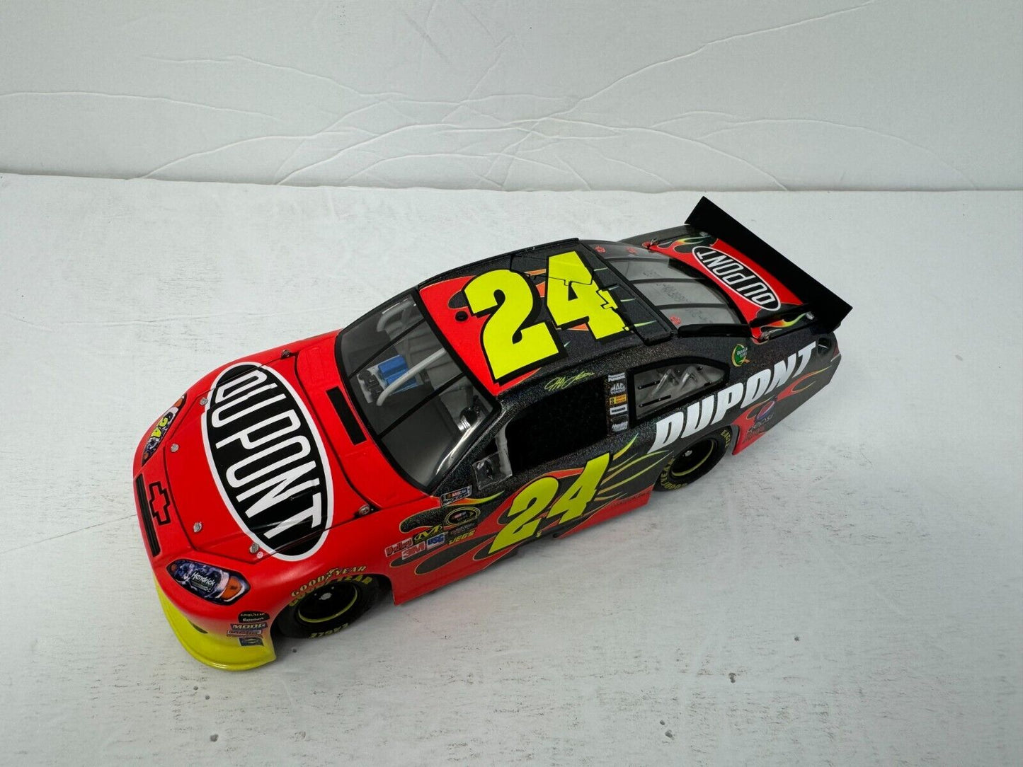 Action Nascar #24 Jeff Gordon DuPont 2011 Impala Flashcoat Color 1:24 Diecast