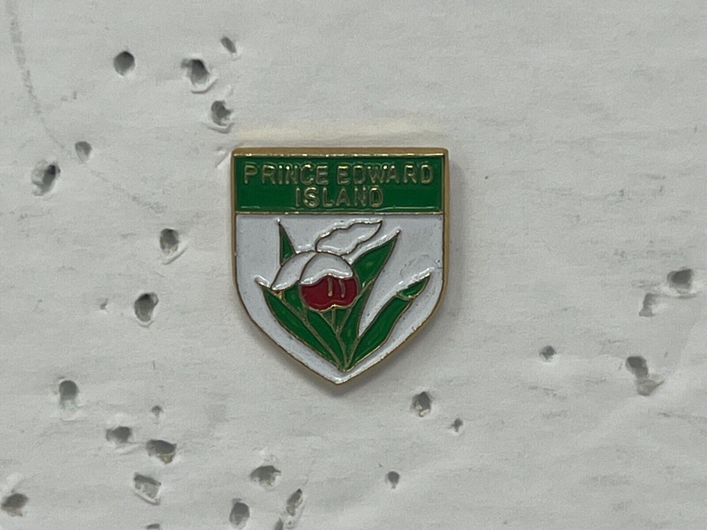 Prince Edward Island PEI Souvenir Cities & States Lapel Pin SP4 V12