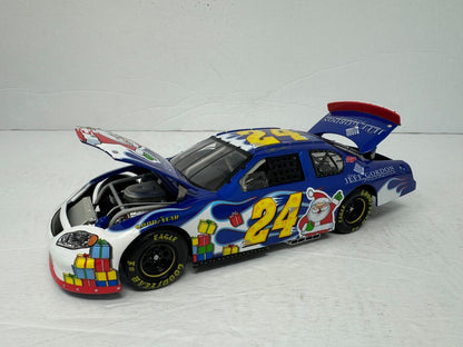 Action Nascar #24 Jeff Gordon Foundation Holiday Car 2004 Chevrolet 1:24 Diecast