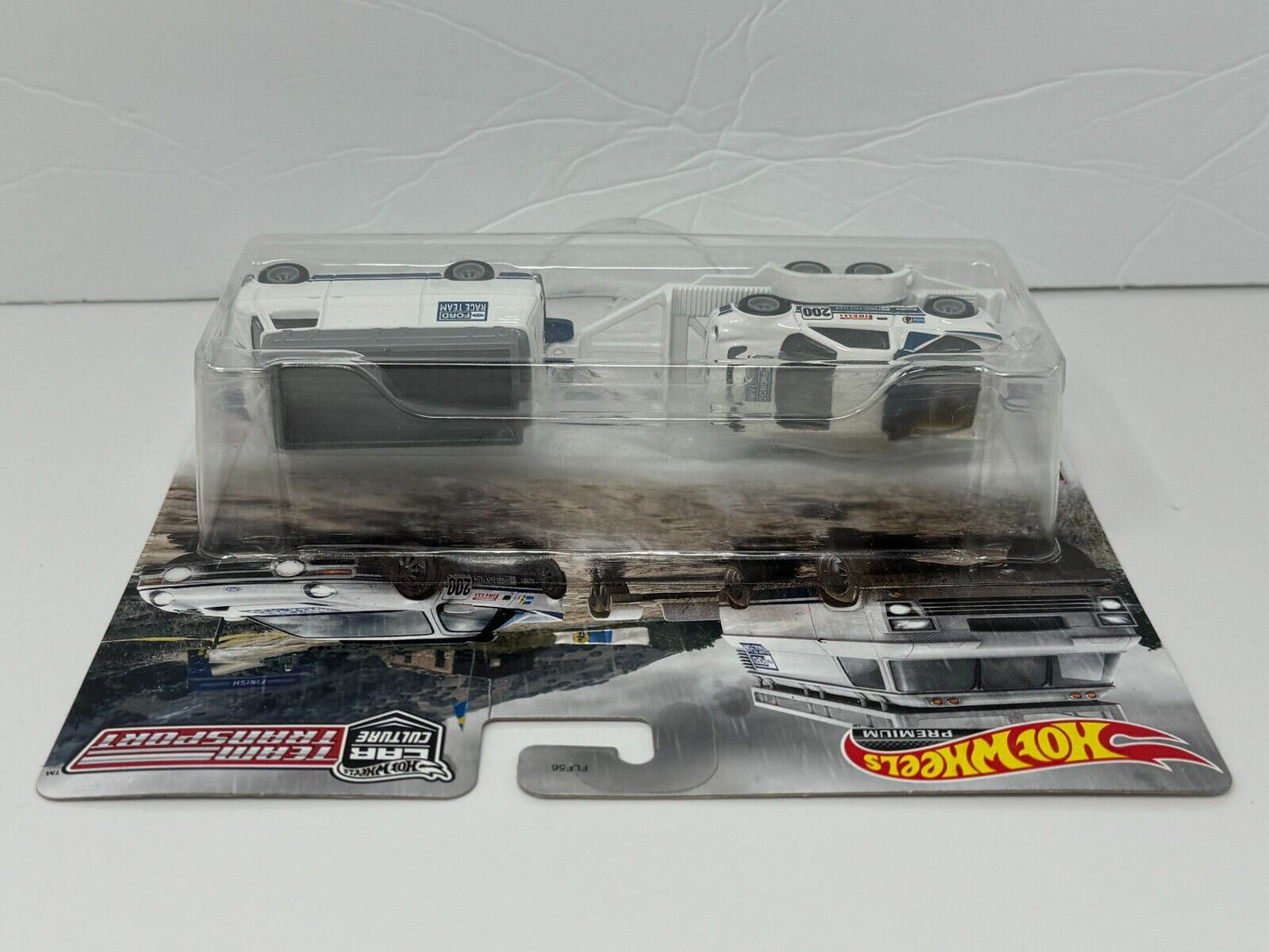 Hot Wheels Premium Team Transport #33 Ford RS200 & Rally Van 1:64 Diecast