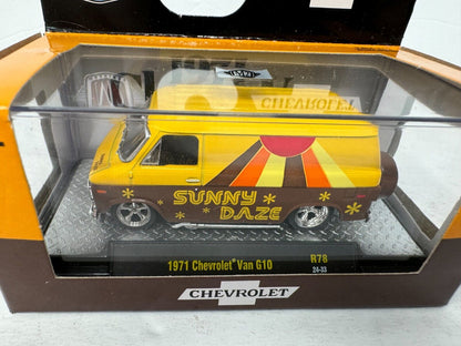 M2 Machines 1971 Chevrolet Van G10 1:64 Diecast