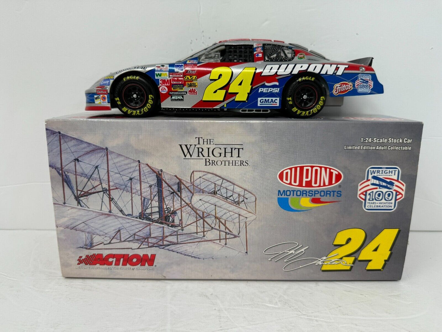 Action Nascar #24 Jeff Gordon DuPont Wright Brothers 2003 Chevy 1:24 Diecast