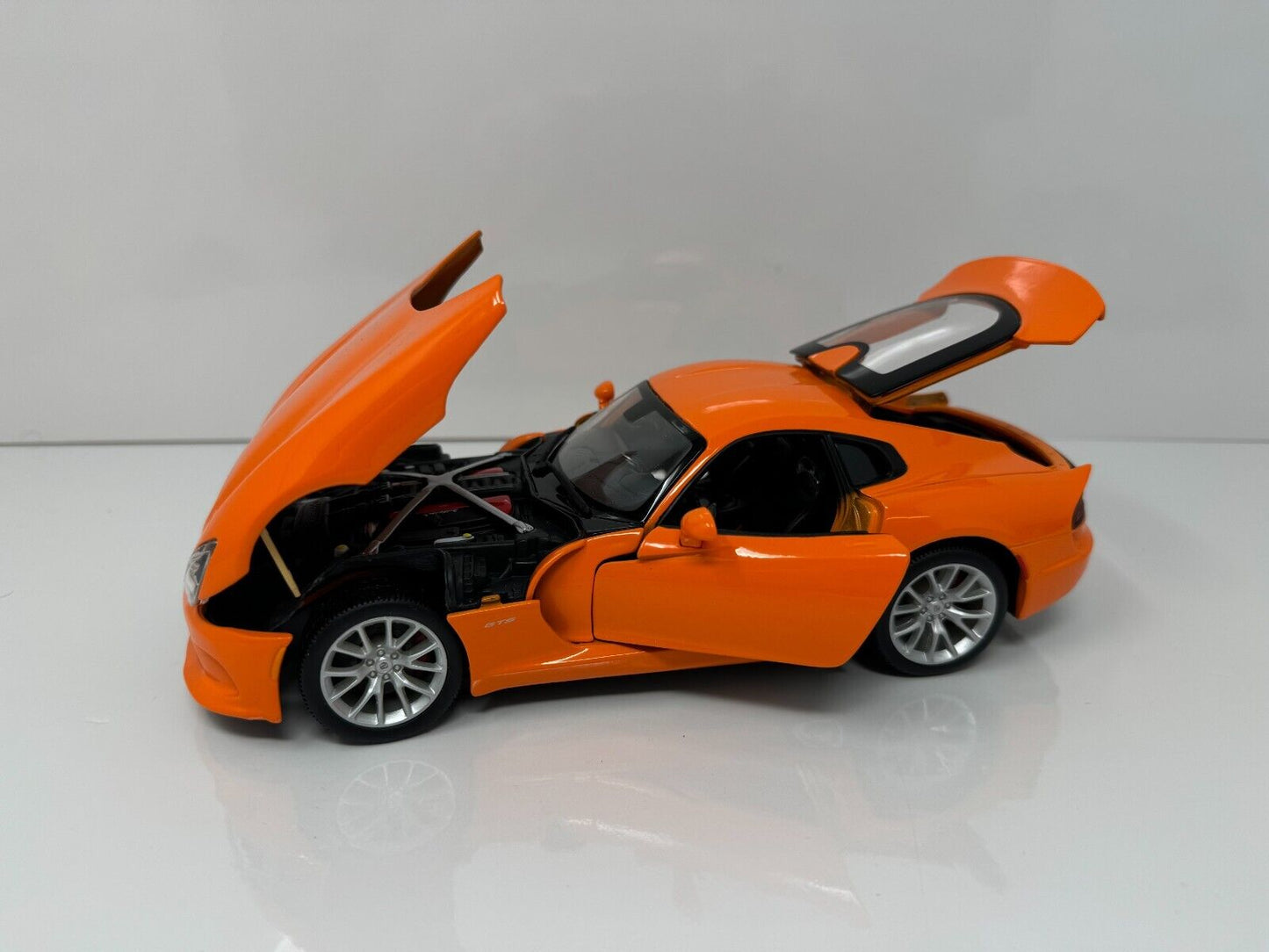 Maisto 2013 Dodge SRT Viper GTS Special Edition 1:18 Diecast