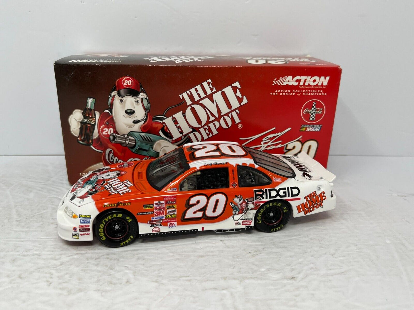 Action Nascar #20 Tony Stewart Home Depot Coca-Cola Polar Bear 2001 1:24 Diecast