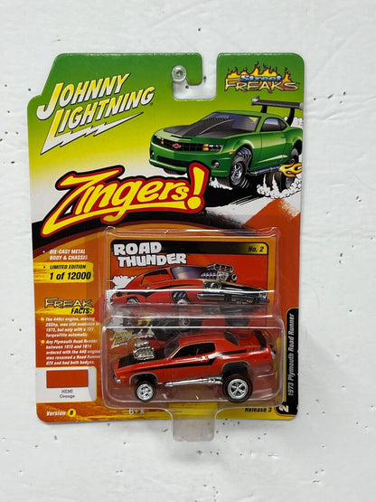 Johnny Lightning Zingers! 1973 Plymouth Road Runner 1:64 Diecast Version B