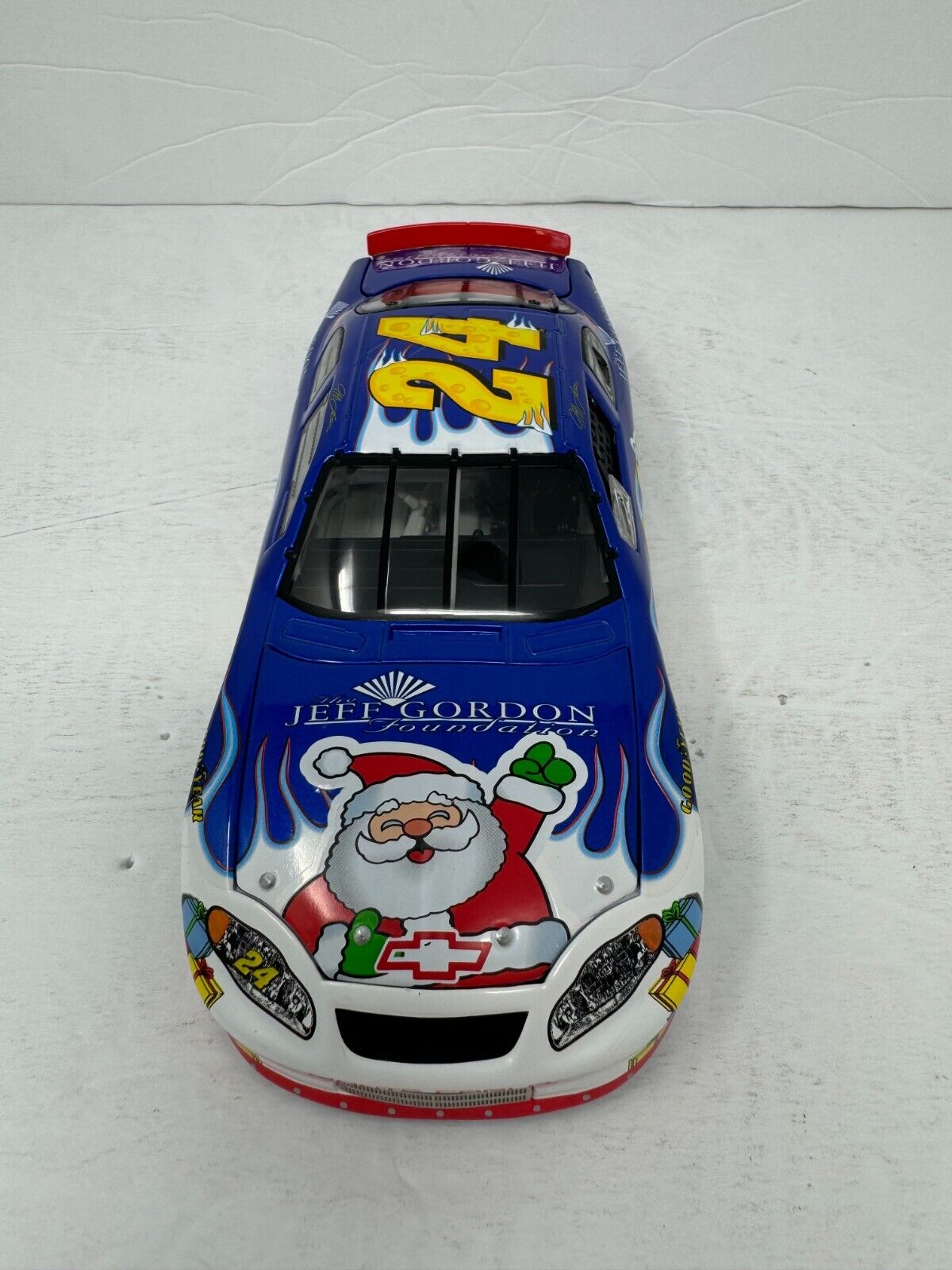 Action Nascar #24 Jeff Gordon Foundation Holiday Car 2004 Chevrolet 1:24 Diecast