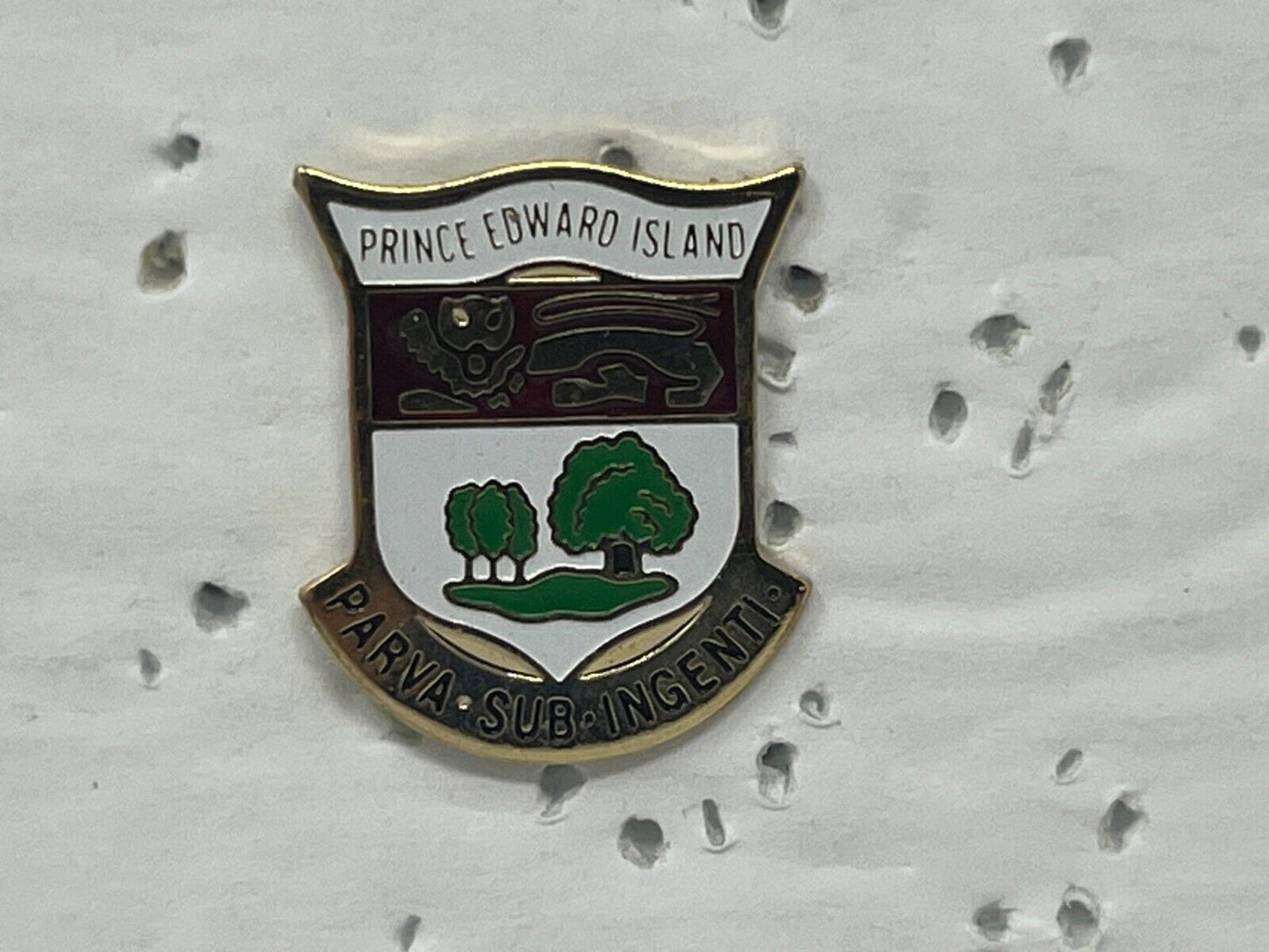 Prince Edward Island PEI Souvenir Cities & States Lapel Pin SP4 V5
