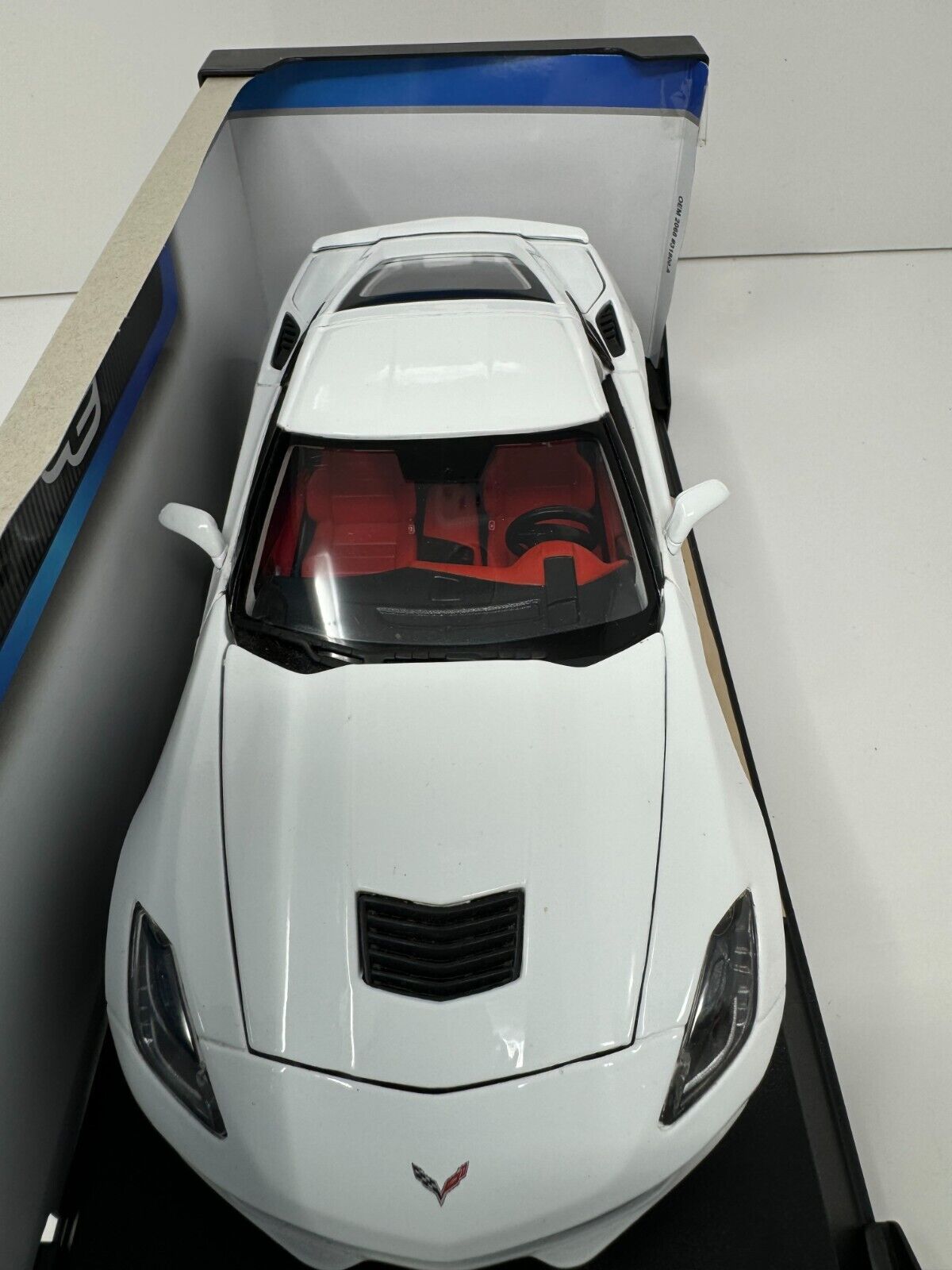 Maisto 2014 Chevrolet Corvette Stingray Z51 Special Edition 1:18 Diecast White