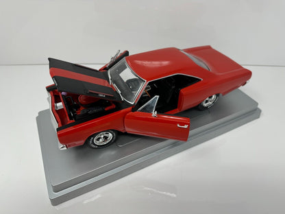 Ertl American Muscle 1969 Plymouth Roadrunner 1:18 Diecast