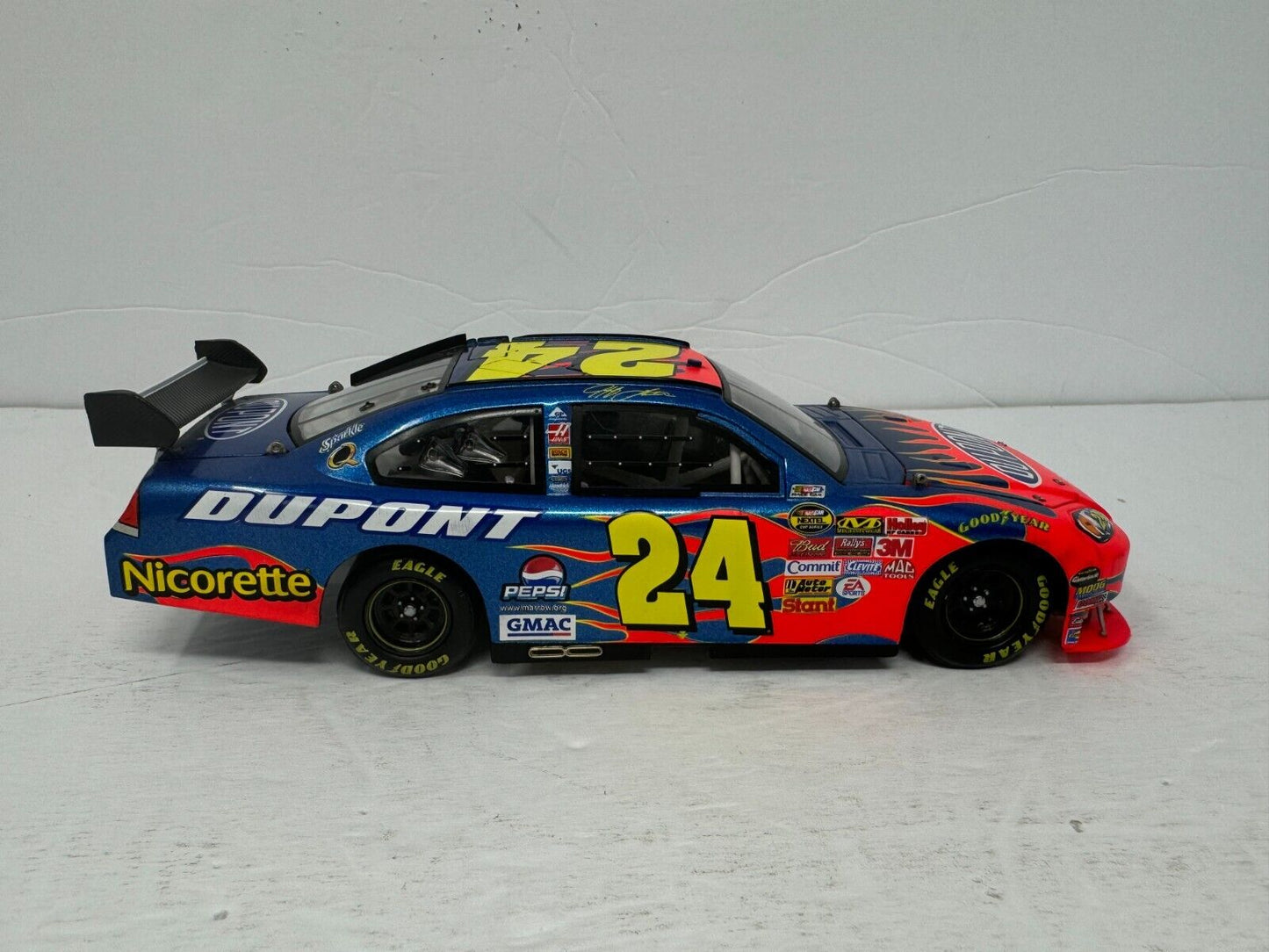 Motorsports Authentics #24 Jeff Gordon DuPont 2007 Impala SS COT 1:24 Diecast