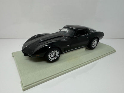 UT Models 1978 Chevrolet Corvette Classic Collection 1:18 Diecast