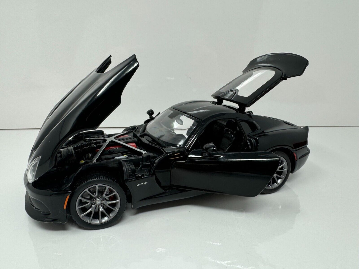 Maisto 2013 Dodge SRT Viper GTS Special Edition 1:18 Diecast