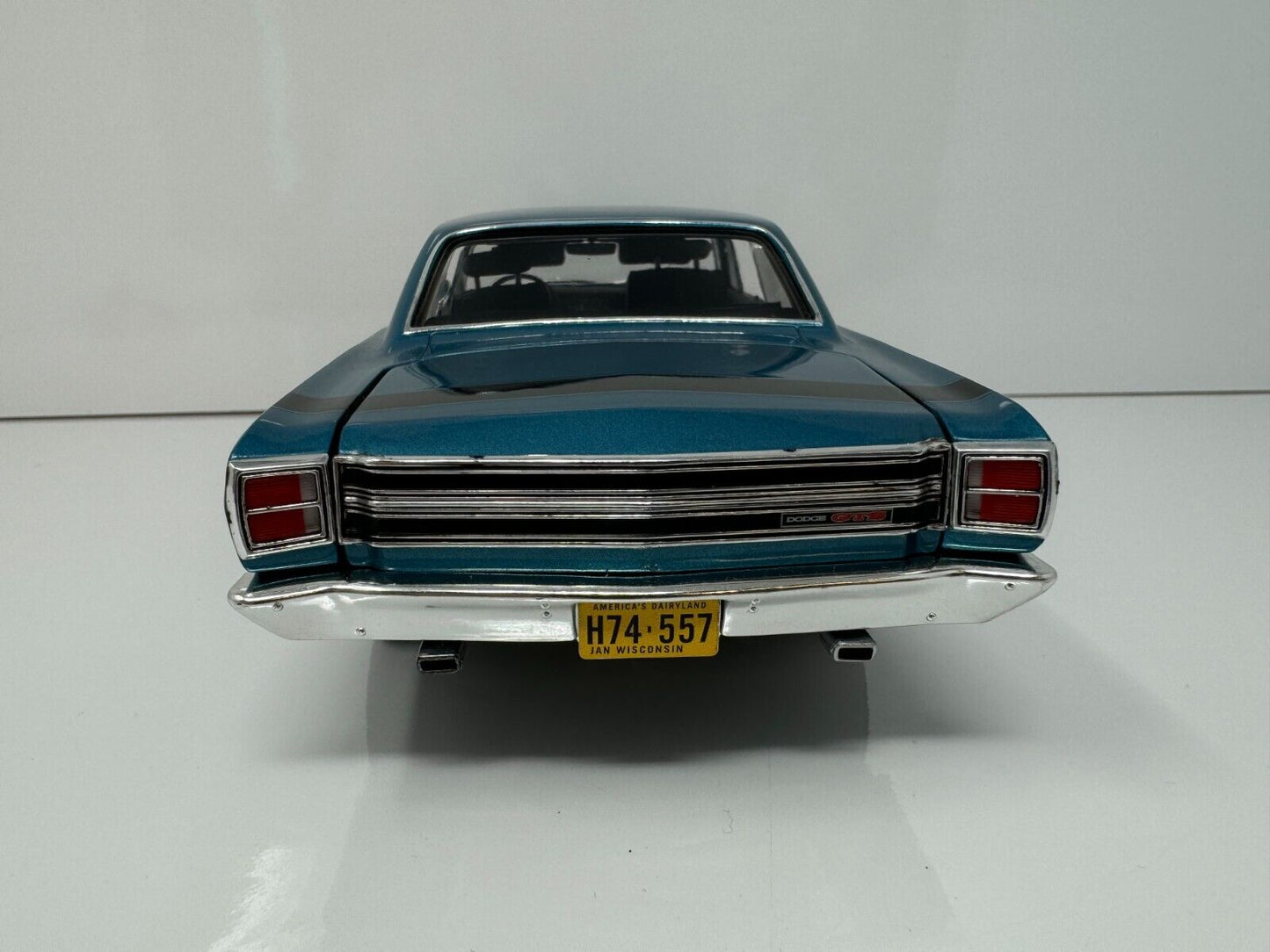 Highway 61 Collectibles 1969 Dodge Dart Mopar Limited Edition 1:18 Diecast