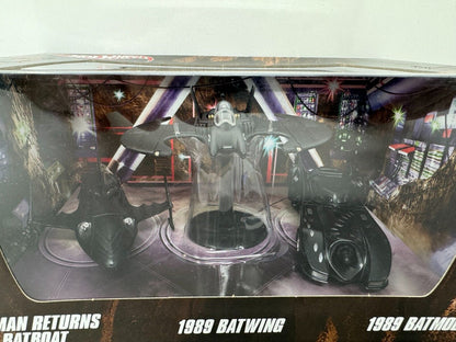 Hot Wheels Batman Begins & Batmobile & Bat-Boat & Bat-Wing 3-Pack 1:50 Diecast