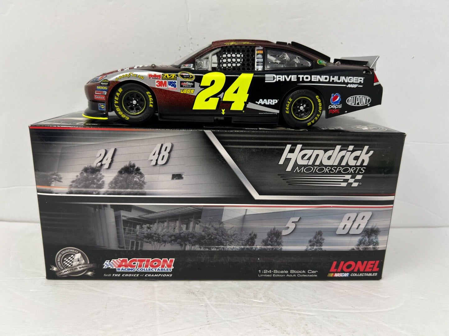 Lionel Nascar #24 Jeff Gordon AARP Drive to End Hunger Flashcoat 1:24 Diecast