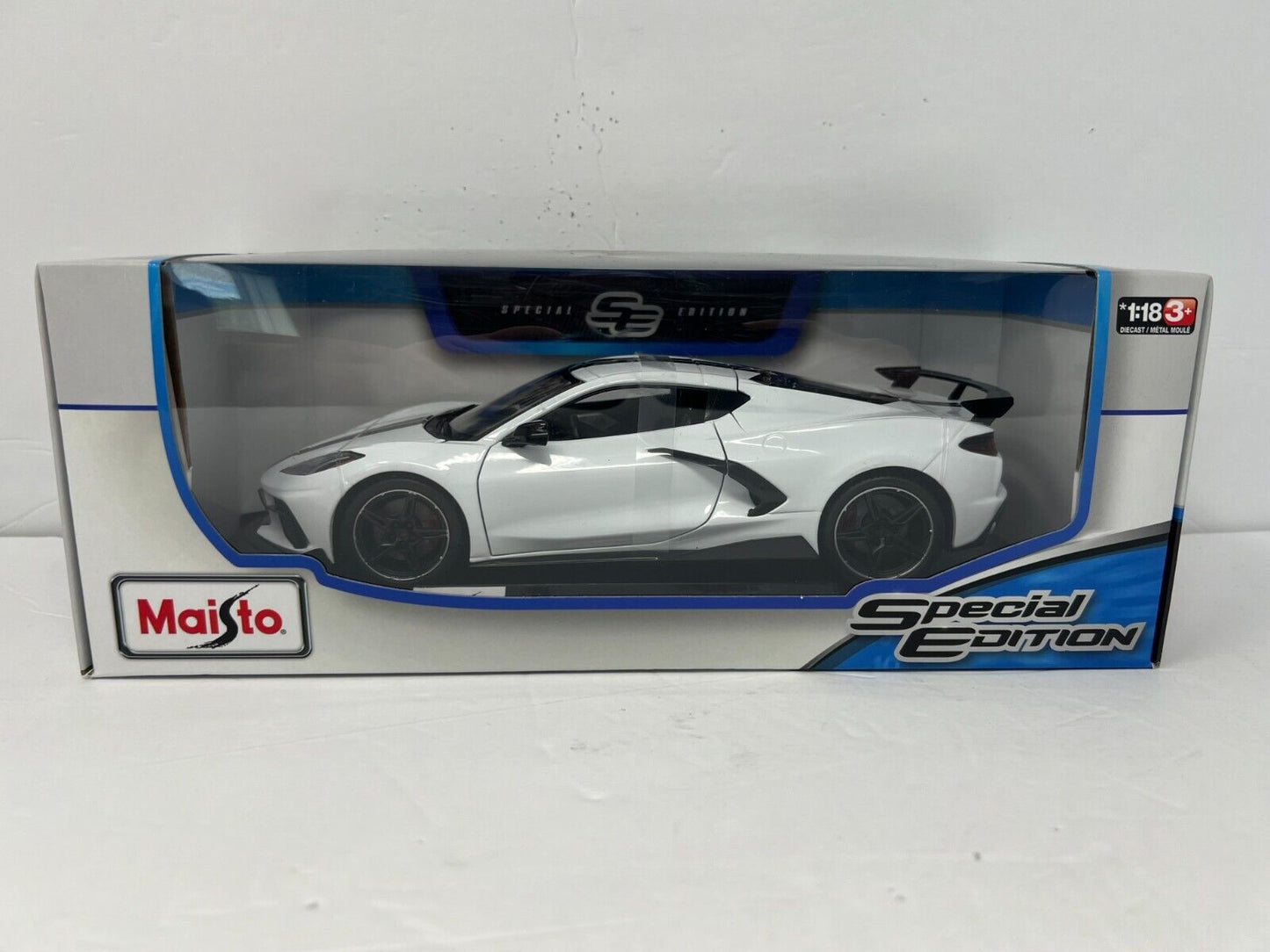 Maisto 2020 Chevrolet Corvette Stingray Coupe Special Edition 1:18 Diecast White