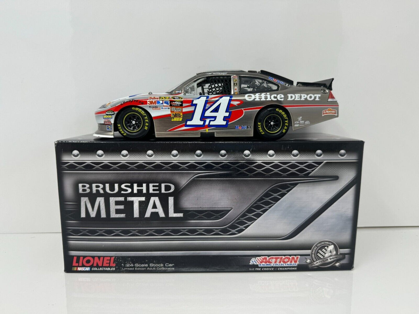 Action Nascar #14 Tony Stewart Mobil 1 2011 Impala Brushed Metal 1:24 Diecast