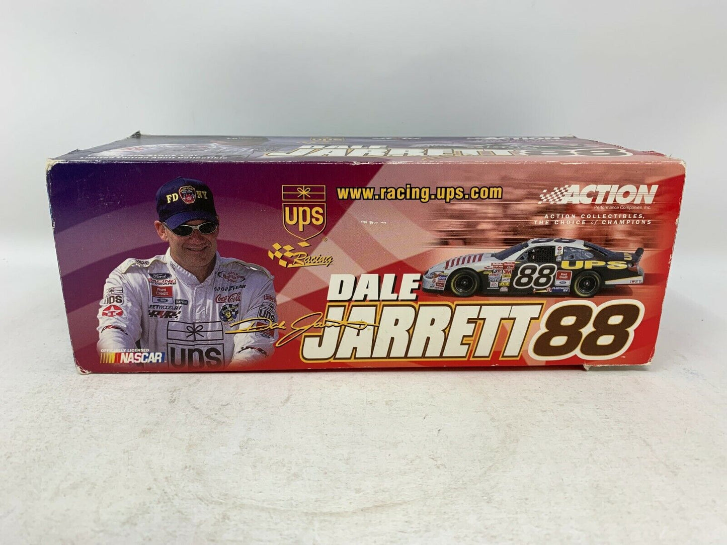 Action Nascar #88  Dale Jarrett UPS 2001 Ford Taurus 1:24 Diecast