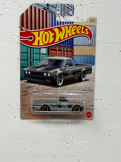 Hot Wheels Pickup Truck Series Datsun 620 Truck 1:64 Diecast V4
