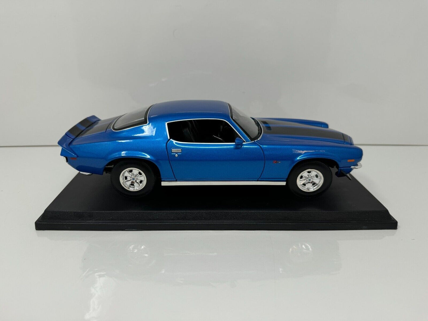 Maisto 1971 Chevrolet Camaro Special Edition 1:18 Diecast Blue