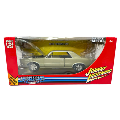 Johnny Lightning 1965 Pontiac GTO Muscle Cars Collection 1:24 Diecast Metal Body