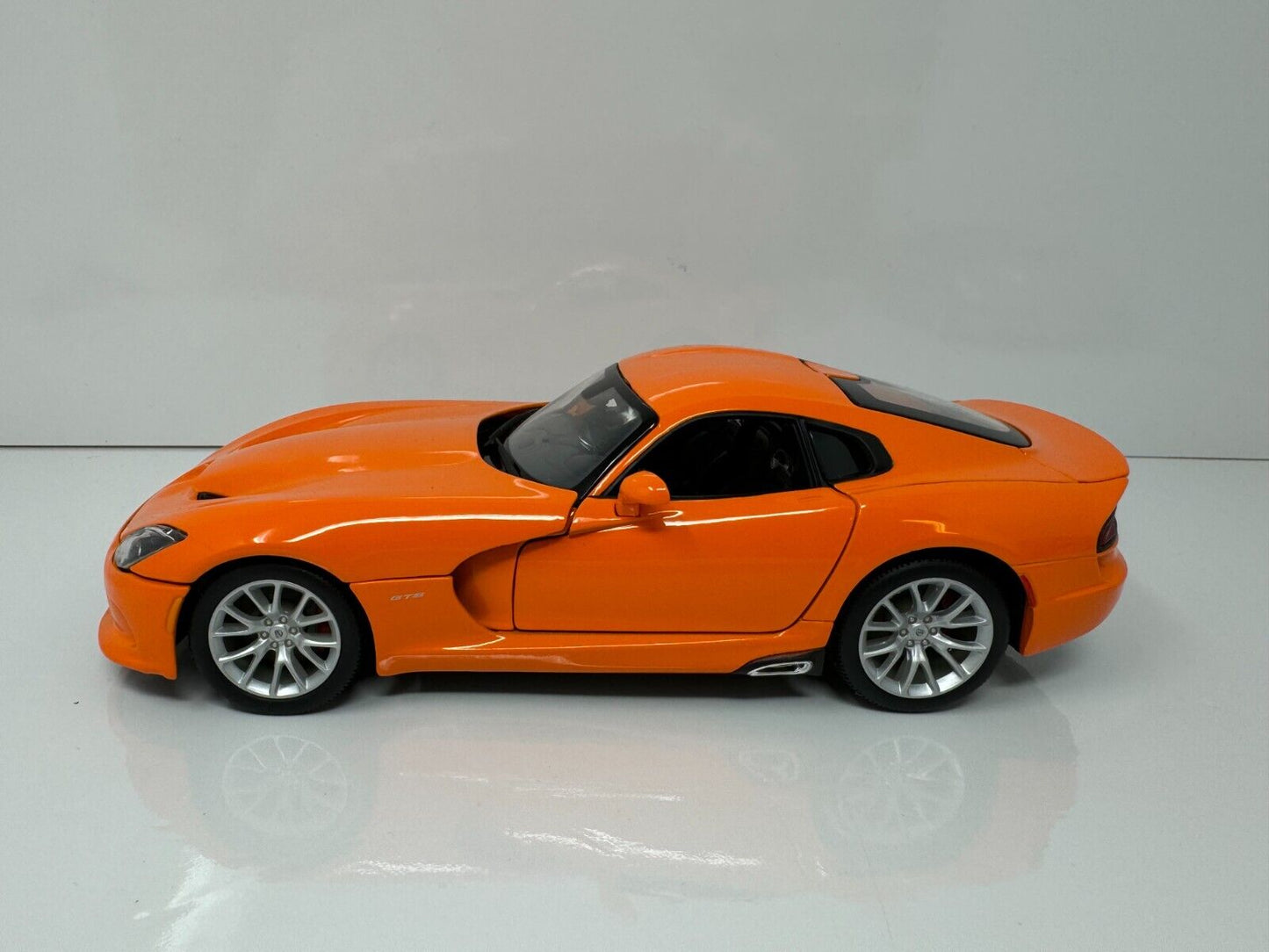 Maisto 2013 Dodge SRT Viper GTS Special Edition 1:18 Diecast