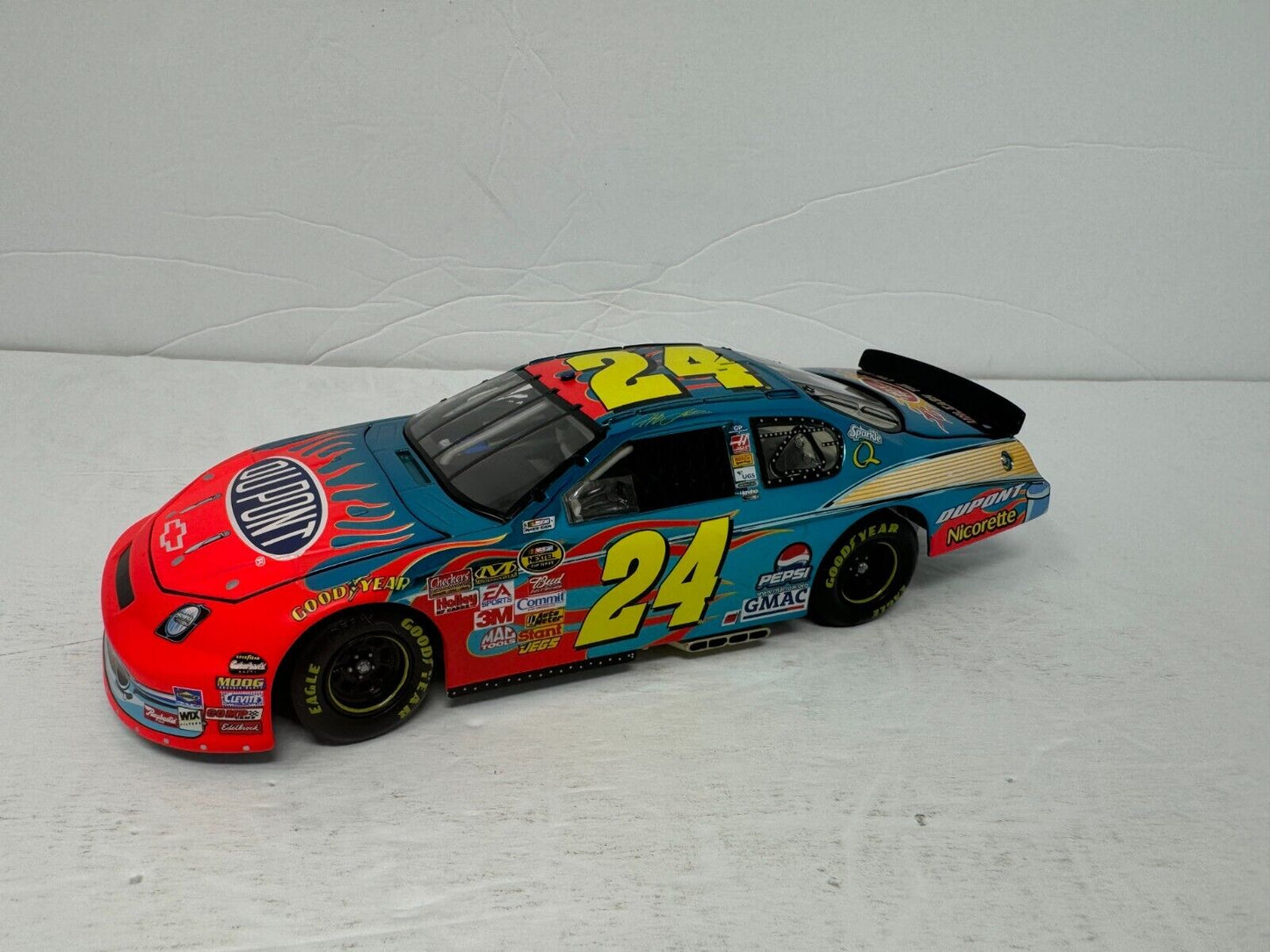 Motorsports Authentics #24 Jeff Gordon DuPont 57 Chevy Color Chrome 1:24 Diecast