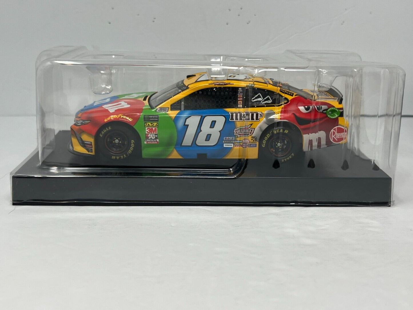 Lionel Nascar #18 Kyle Busch M&M's 2019 Toyota Camry 1:24 Diecast