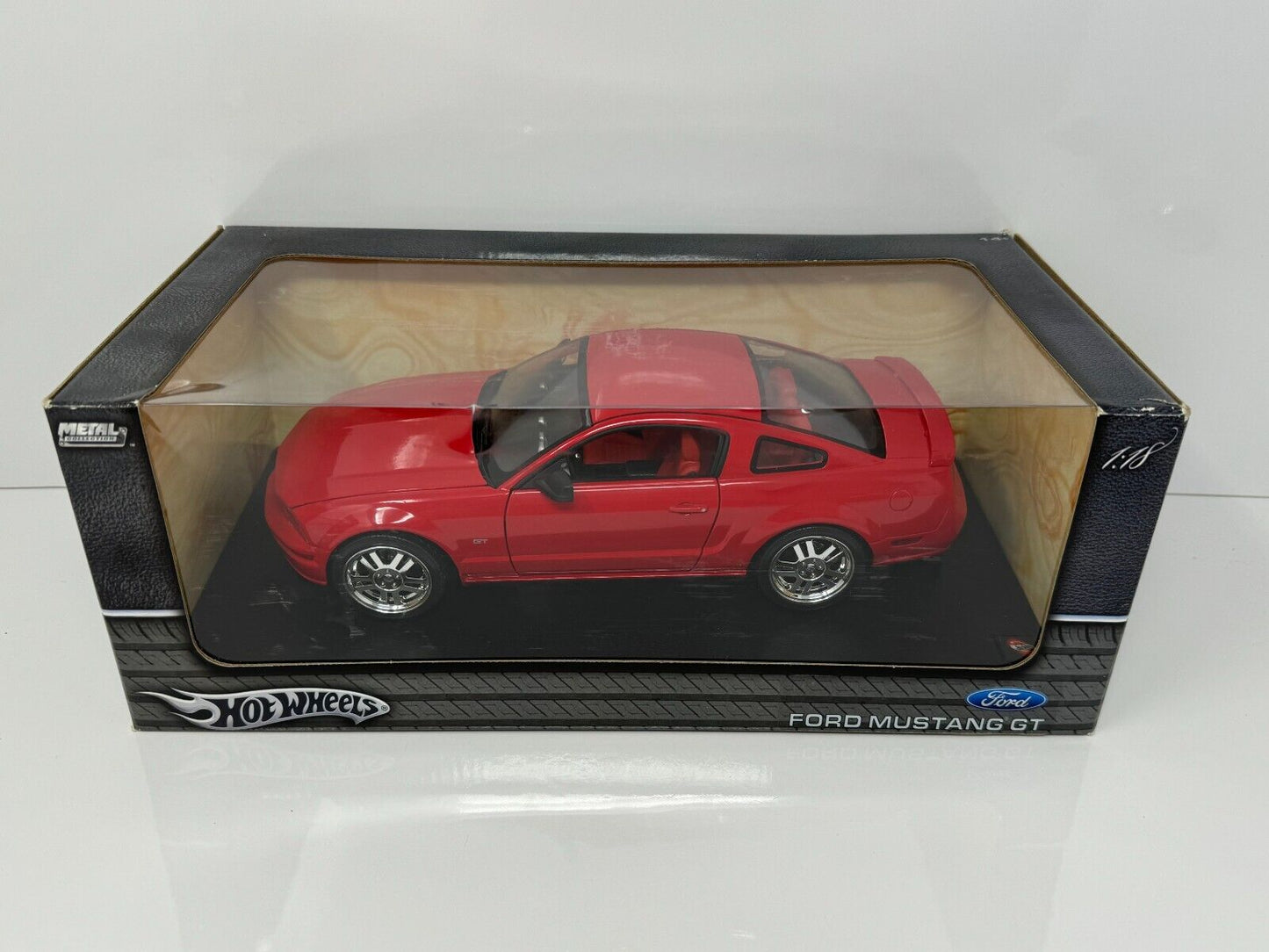 Hot Wheels 2004 Ford Mustang GT 1:18 Diecast