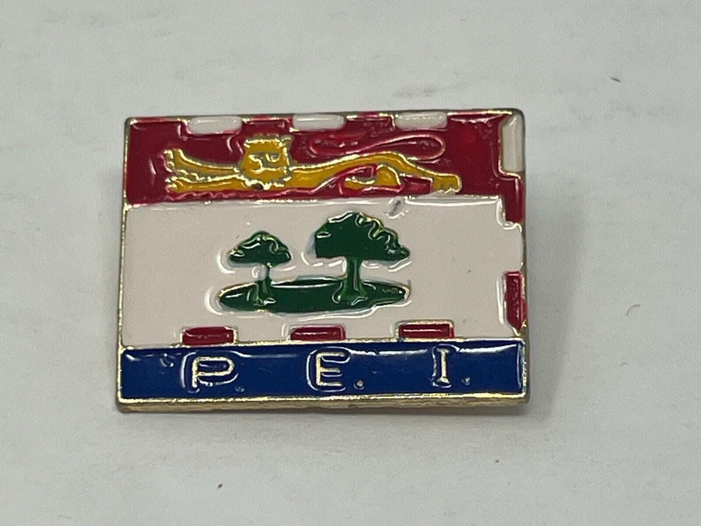 Prince Edward Island PEI Souvenir Cities & States Lapel Pin SP4 V14