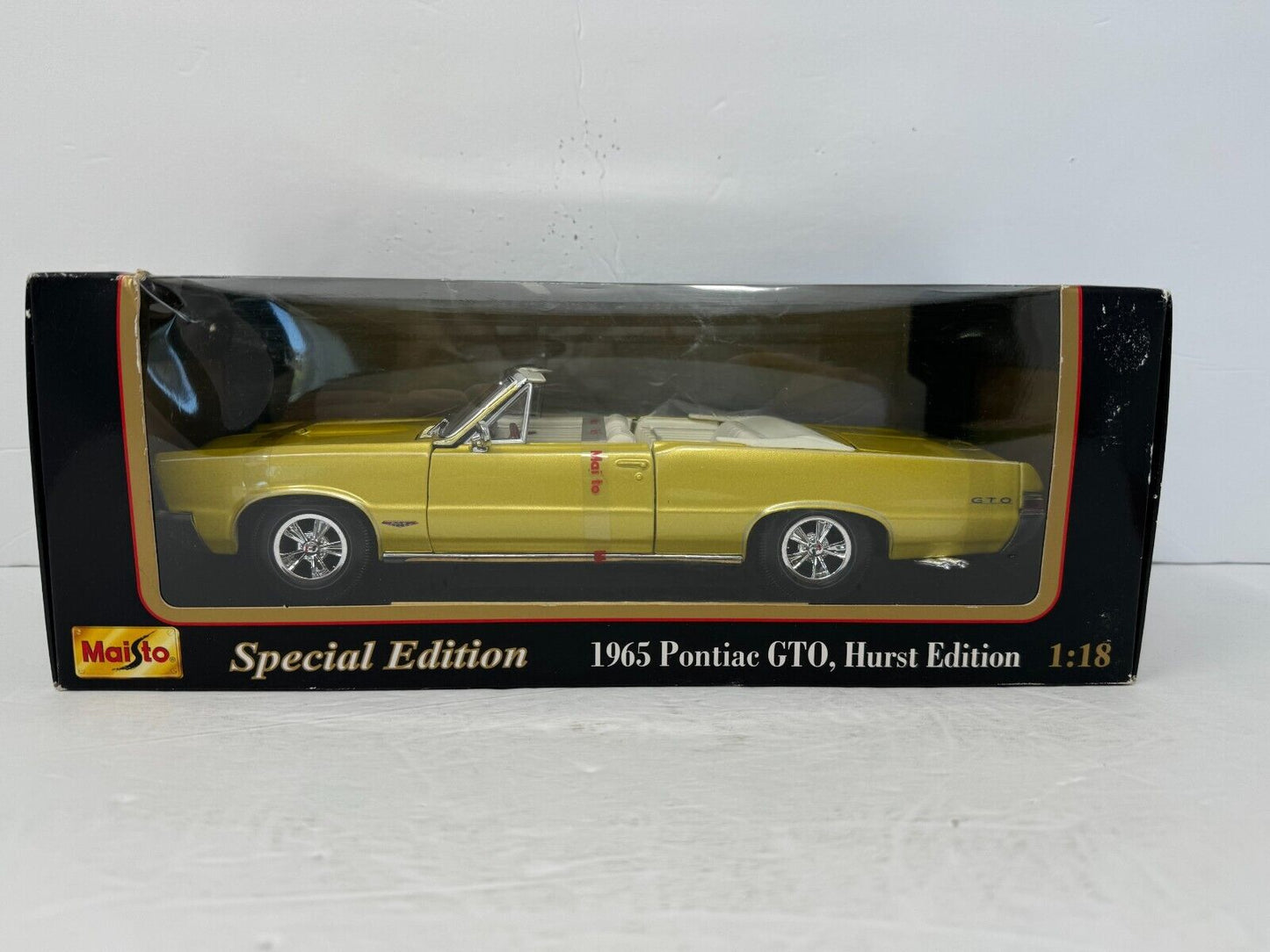 Maisto 1965 Pontiac GTO Hurst Special Edition 1:18 Diecast Gold Color