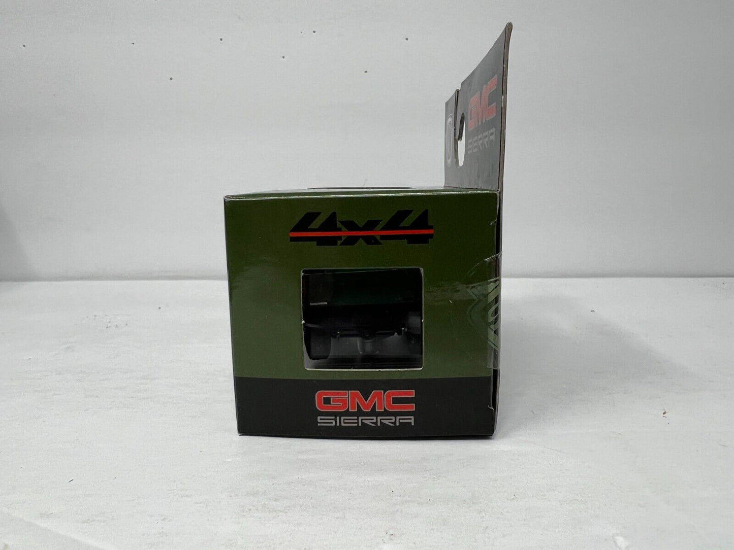 M2 Machines 1988 GMC Sierra 1500 4x4 1:64 Diecast