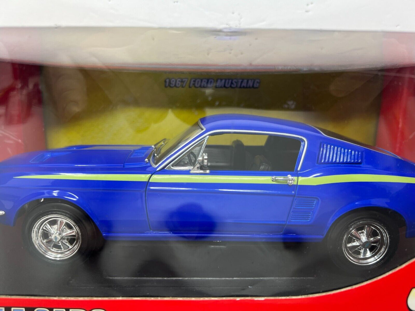 Johnny Lightning 1967 Ford Mustang Muscle Cars Collection 1:18 Diecast