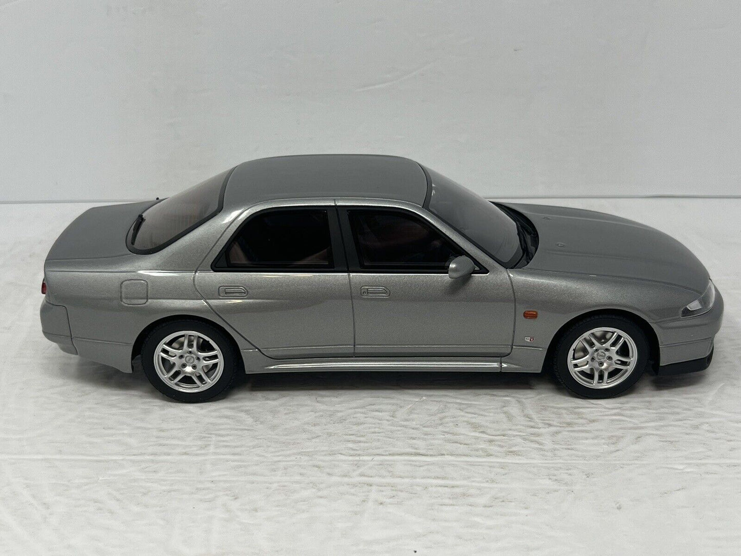 Kyosho Samurai Japan Nissan Skyline GT-R Autech 40th 1:18 Resin Model Diecast