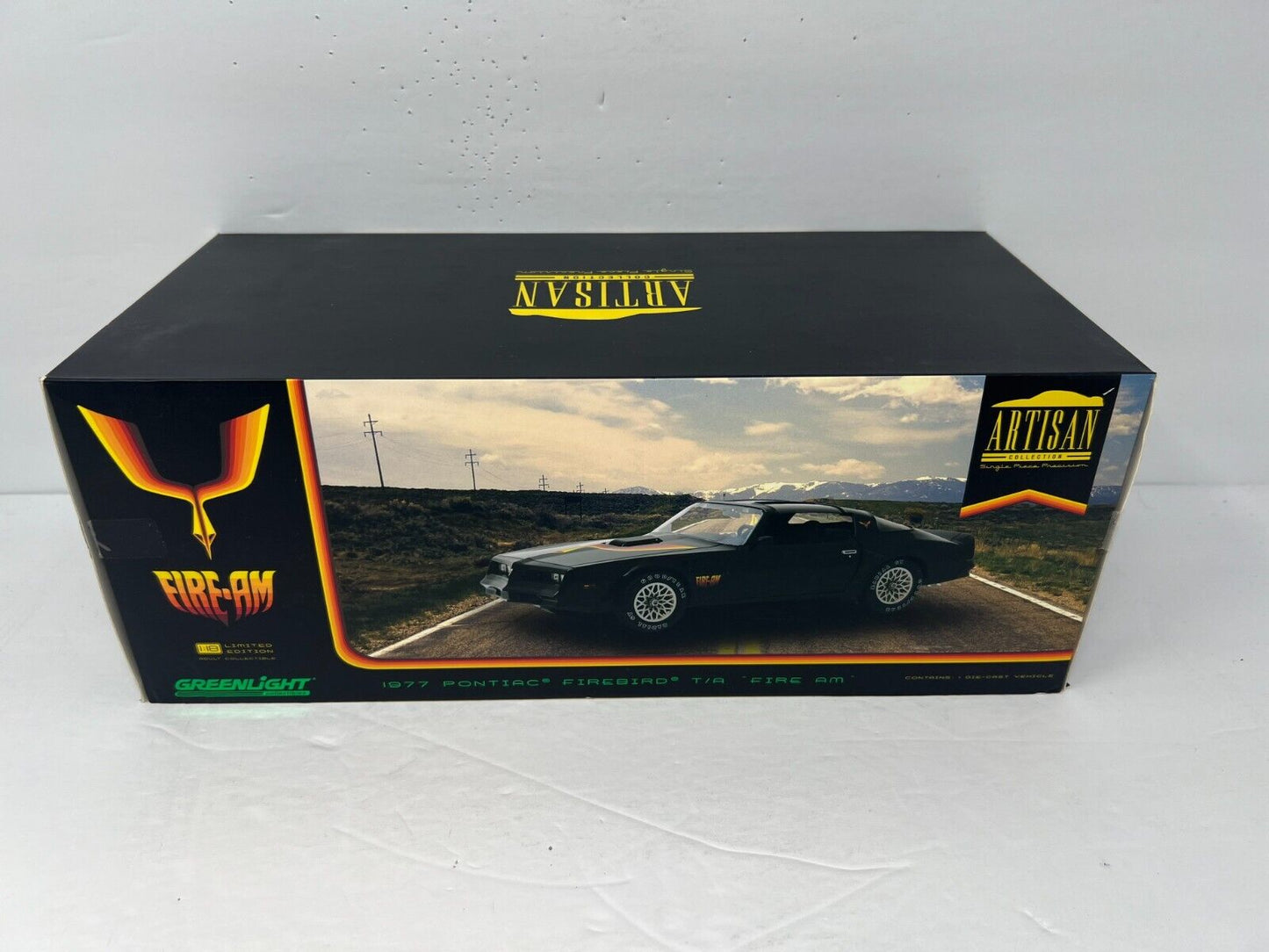 Greenlight 1977 Pontiac Trans Am Starlite Black & Golden Eagle Hood 1:18 Diecast