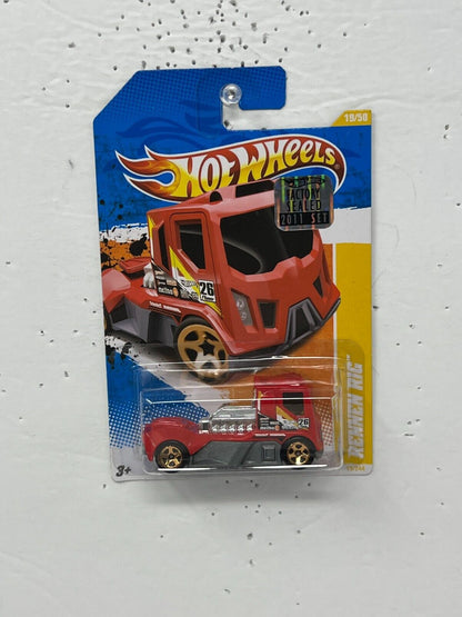 Hot Wheels 2011 New Models Rennin Rig 1:64 Diecast Factory Sealed