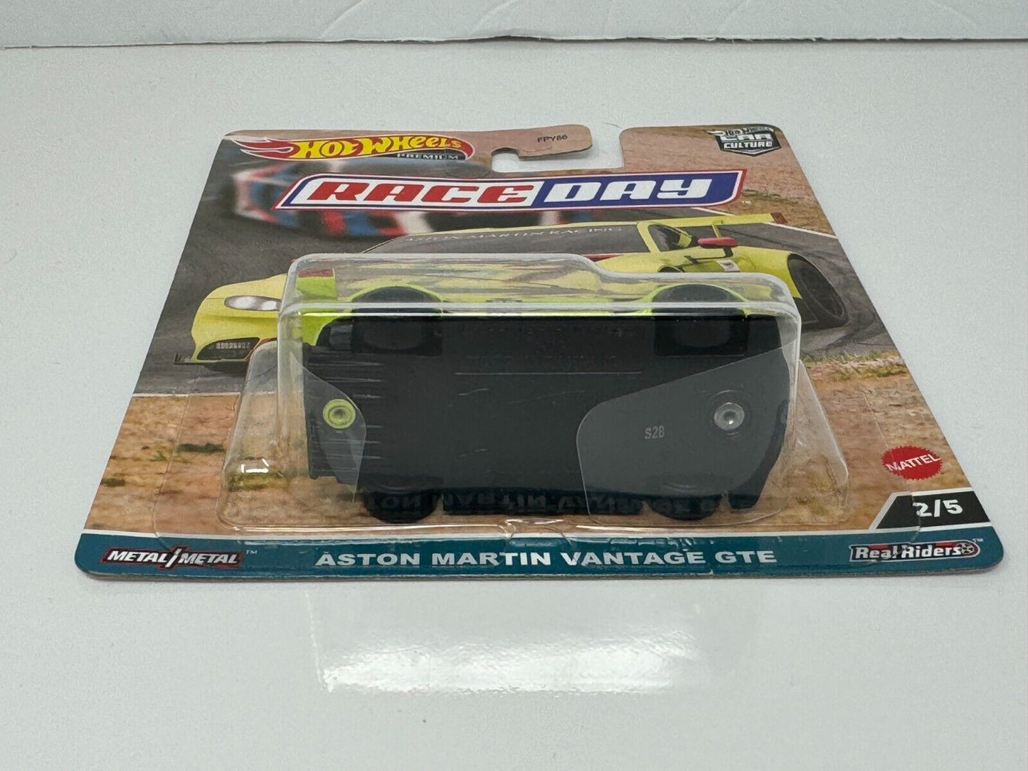 Hot Wheels Premium Race Day Aston Martin Vantage GTE 1:64 Diecast