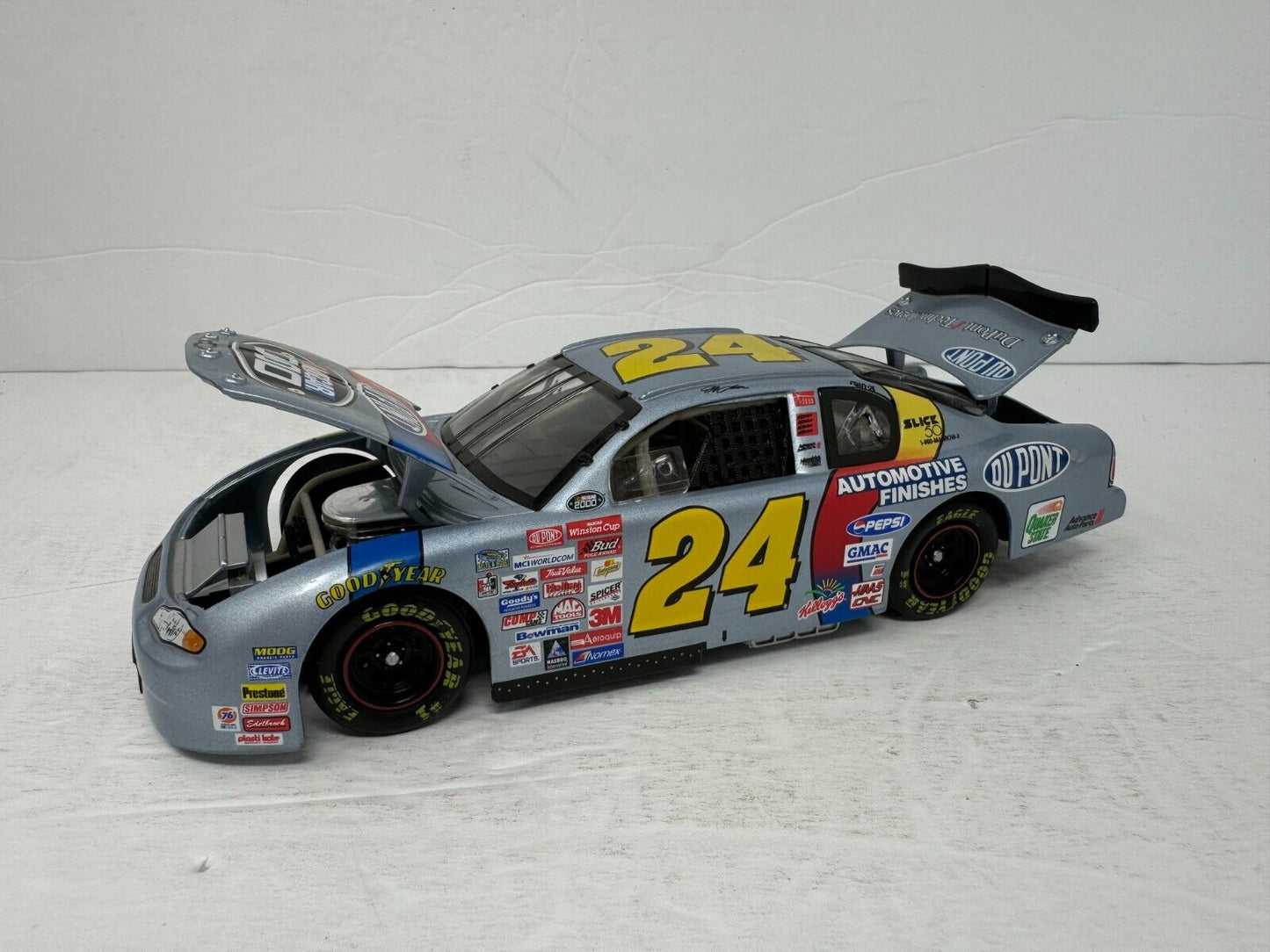 Action Nascar #24 Jeff Gordon DuPont NASCAR 2000 Chevy Monte Carlo 124 Diecast